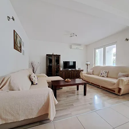Ivana Apartamento *