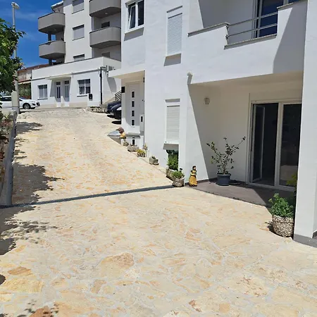 Ivana Apartamento *